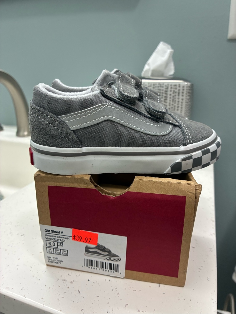 New!! Vans Toddler Size 6 Gray Old Skool V Slip-On Sneakers